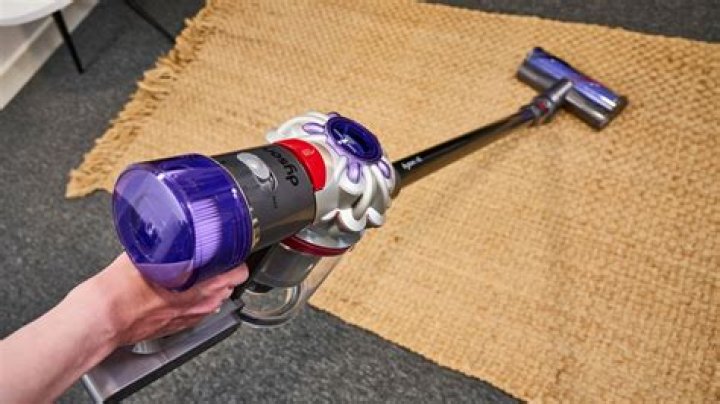 Does the Dyson v6 work on carpet