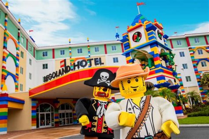 Which hotel has Legoland entrance