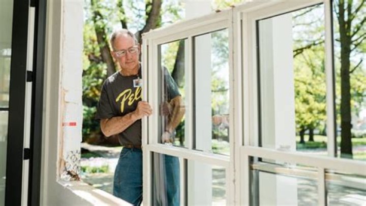 Who is responsible for replacing windows in a leasehold flat